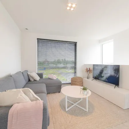 De Garnaal With Parking By Interhome 브레데네